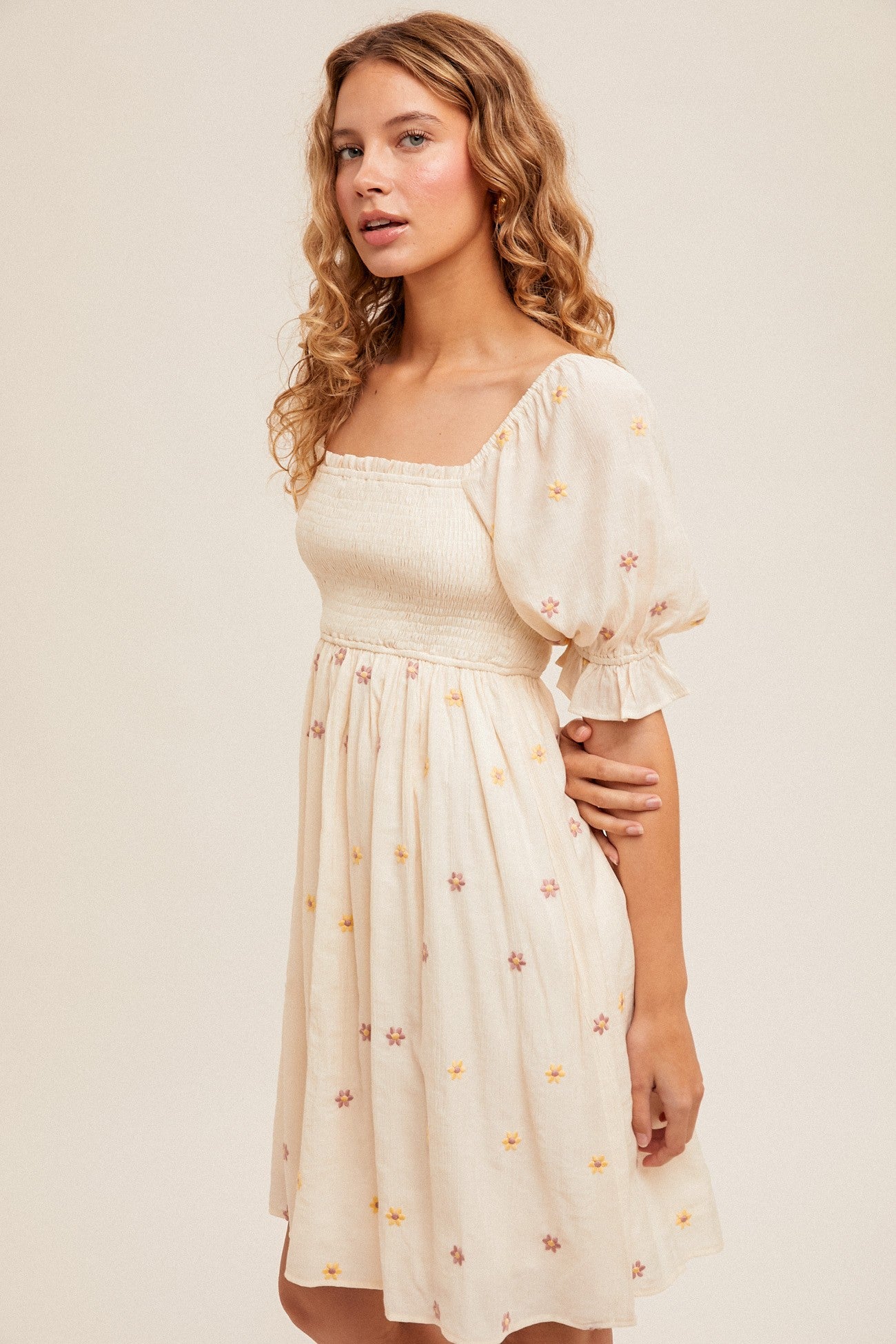 DAISY DITSY EMBROIDERED SQUARE NECK SMOKED DRESS