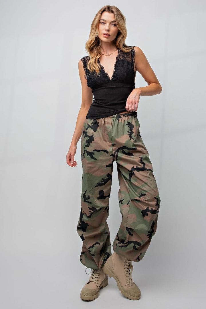 CAMOUFLAGE PRINTED PARACHUTE CARGO PANTS