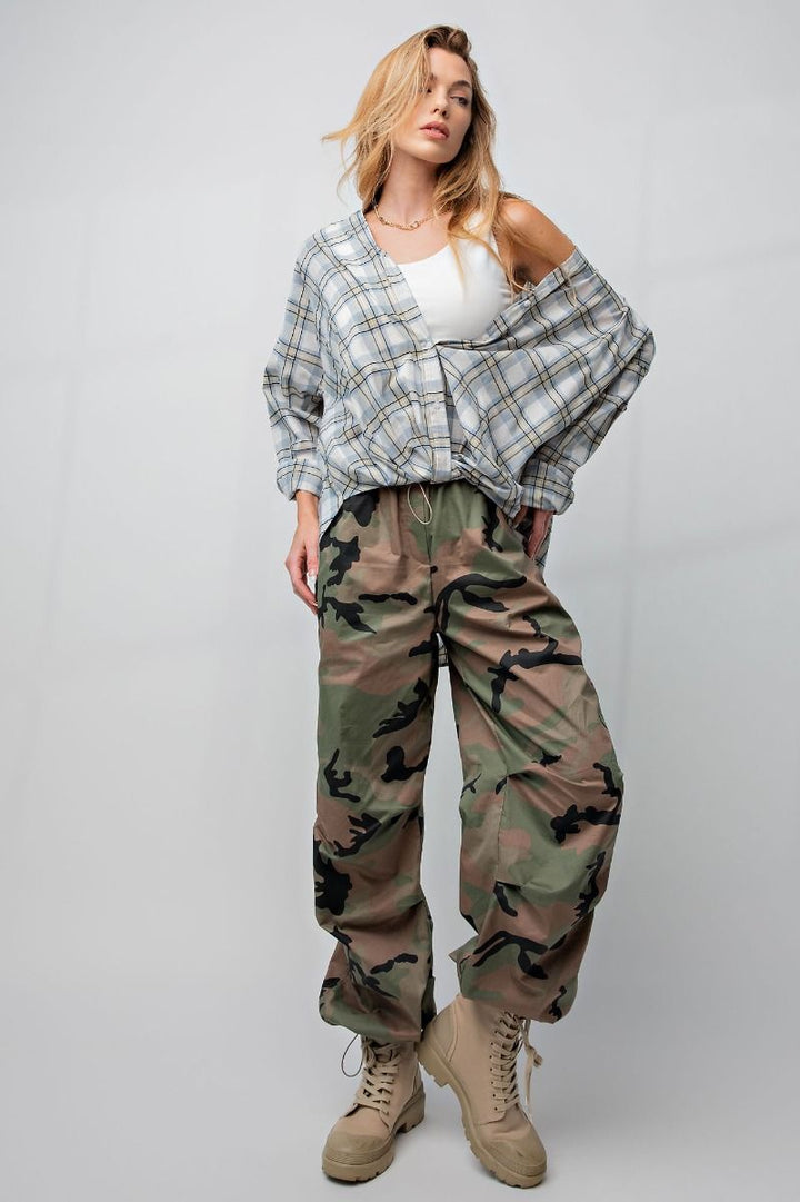 CAMOUFLAGE PRINTED PARACHUTE CARGO PANTS