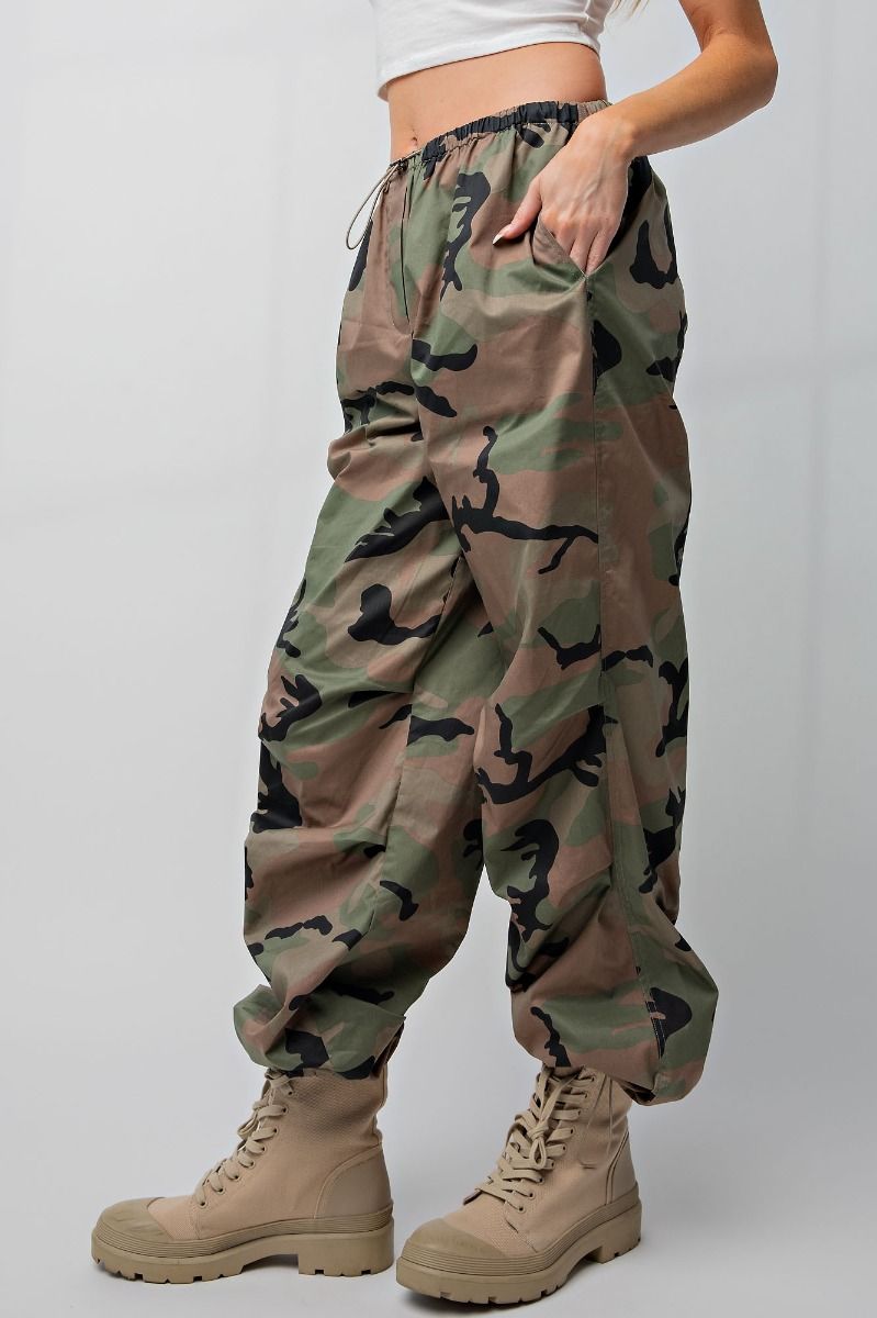 CAMOUFLAGE PRINTED PARACHUTE CARGO PANTS