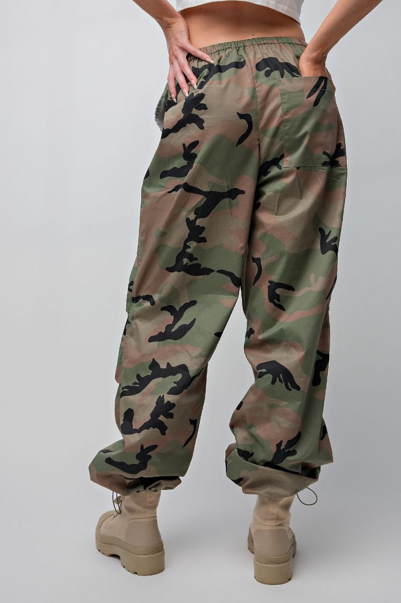 CAMOUFLAGE PRINTED PARACHUTE CARGO PANTS