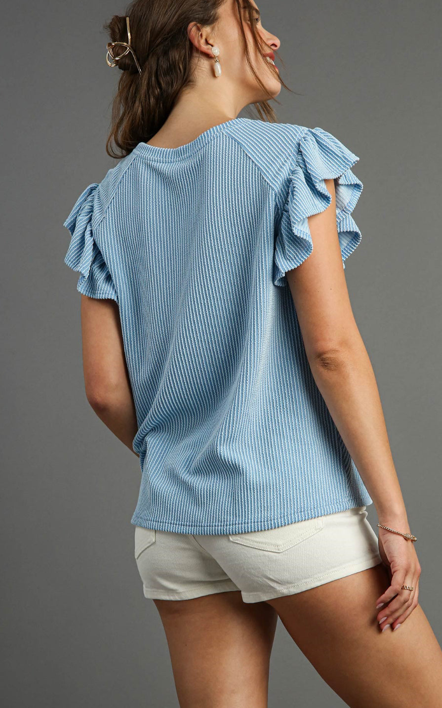 TEXTURED KNIT FABRIC TOP WITH SHORT RUFFLED SLEEVES